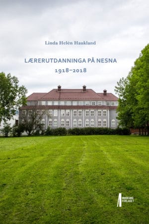 Bilde av forsida på boka Lærerutdanninga på Nesna 1918-2018