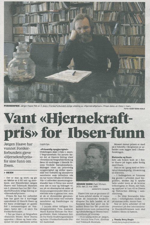 Presseklipp om boka Familien Ibsen i Varden